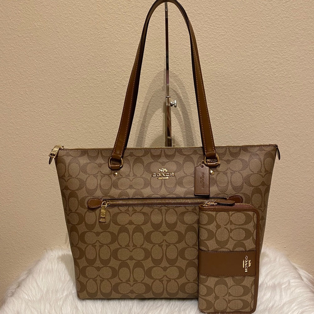 Coach purse and wallet set
